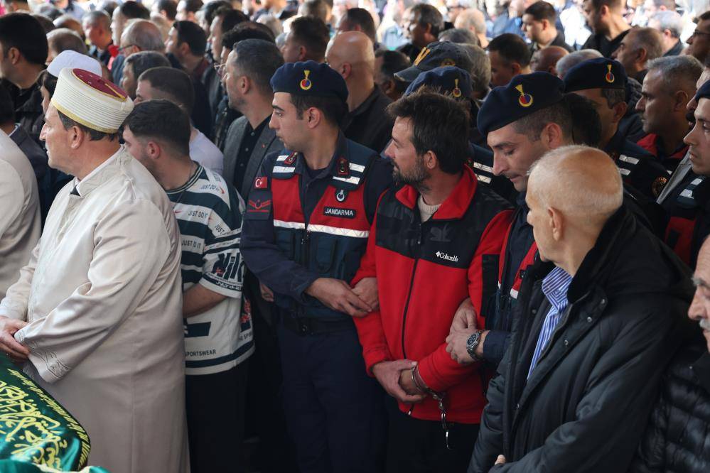 Yangında ölen 5 çocuğunun cenazesine gelen babanın üzüntüsü herkesi kahretti 10